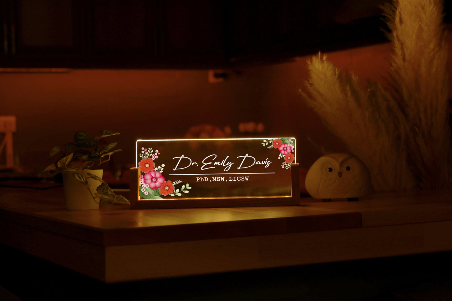 Ahşap Tabanlı Kişiye Özel Masa İsimlik Plakası - Patron İş Arkadaşlarına Ofis Hediyeleri