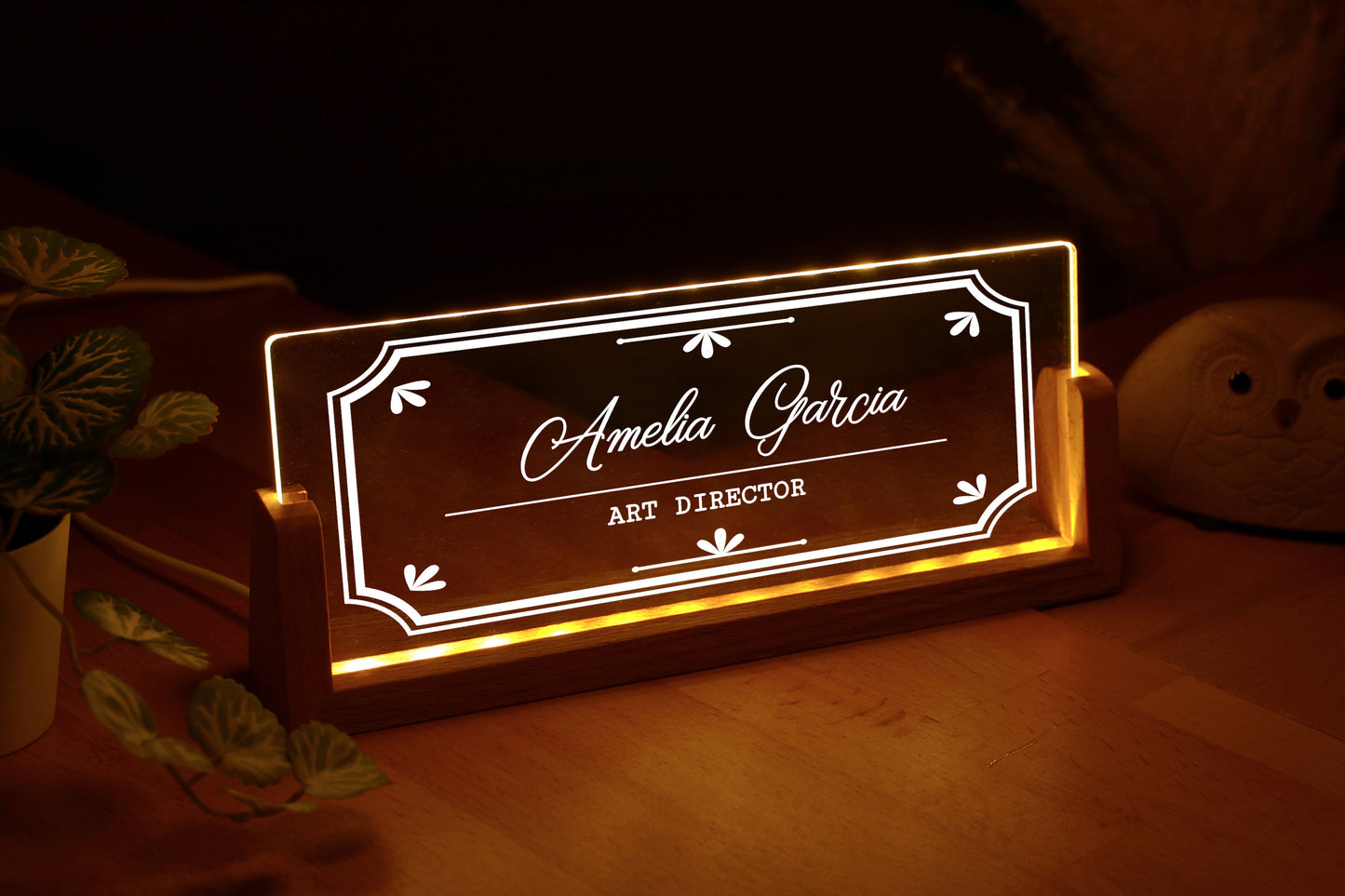 Ahşap Tabanlı Kişiye Özel Masa İsimlik Plakası - Patron İş Arkadaşlarına Ofis Hediyeleri